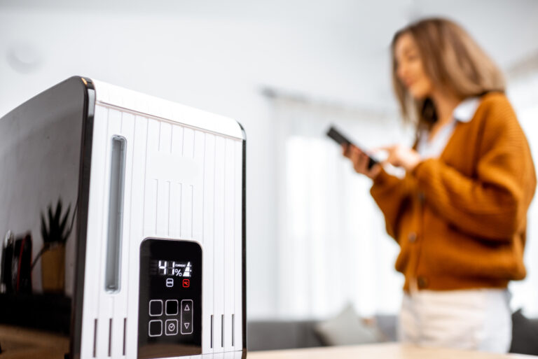 Controlling smart air humidifier with phone remotely at home